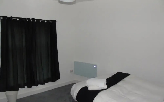 Captivating 1-bedroom Apartment in Bolton