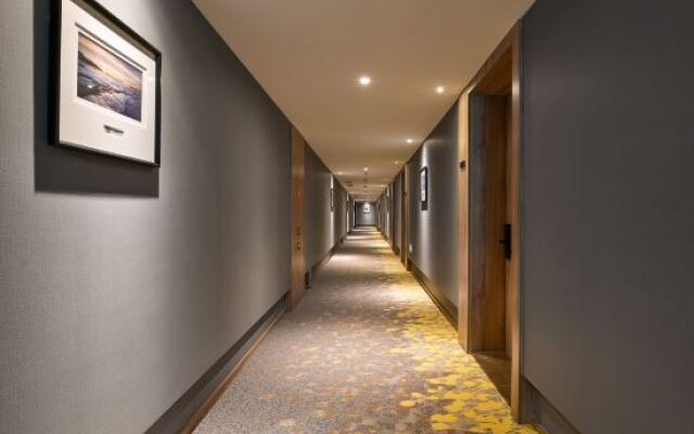 Zhuanghe Atour Hotel