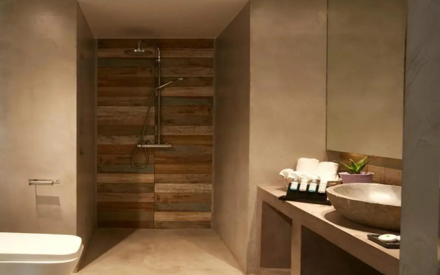 Core Luxury Suites