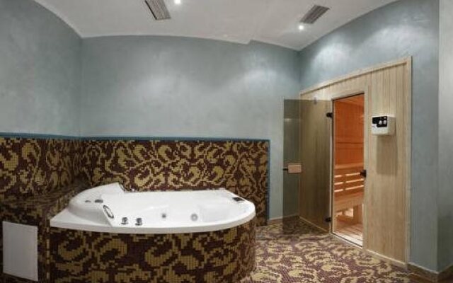 Purple Star Apartments