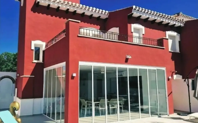 Stunning 2 bed Villa With Private Salt Water Pool