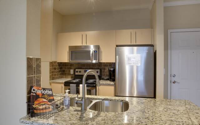 Southend 2 BR Apt near Stadium by Frontdesk