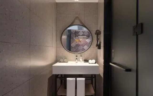 Berman Hotel (Zhanjiang Wuchuan Jiefang Middle Road Gangfeng Plaza)
