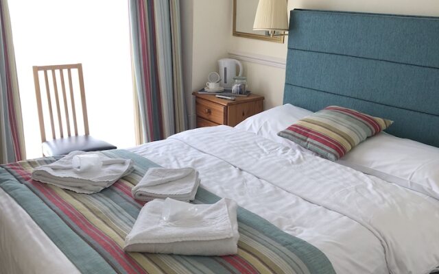 Waters Edge Hotel