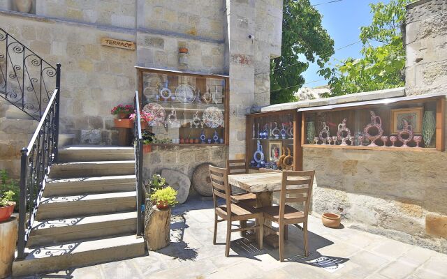 Aren Cave Hotel & Art Gallery