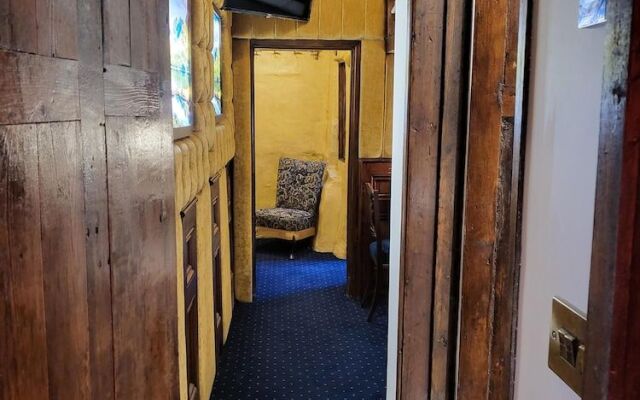 Hocus Pocus Tiny Hotel