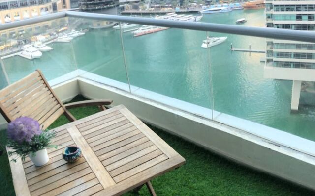 Cosy Little Studio With Marina &partial Beach View