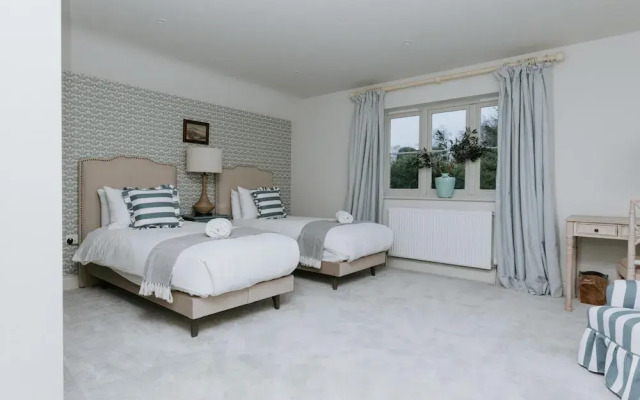 The Dragonfly - Central 2 Bedroom House