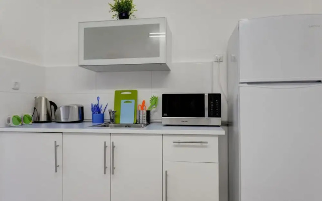 1 Bedroom Apartment With Balcony