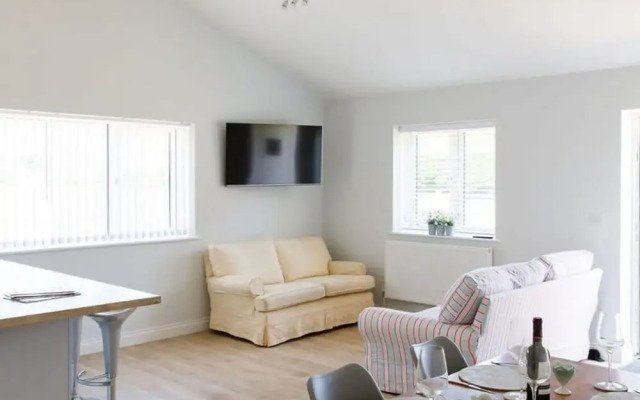 Countryside Bungalow for 4 Close to Beaches