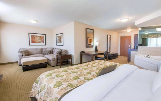 Ramada by Wyndham Wainwright