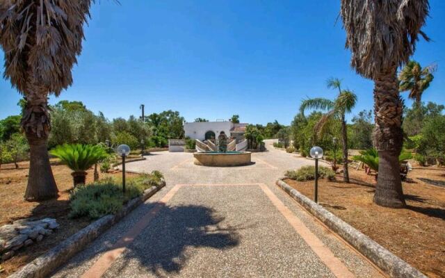 Villa With Garden and Relaxing Atmosphere