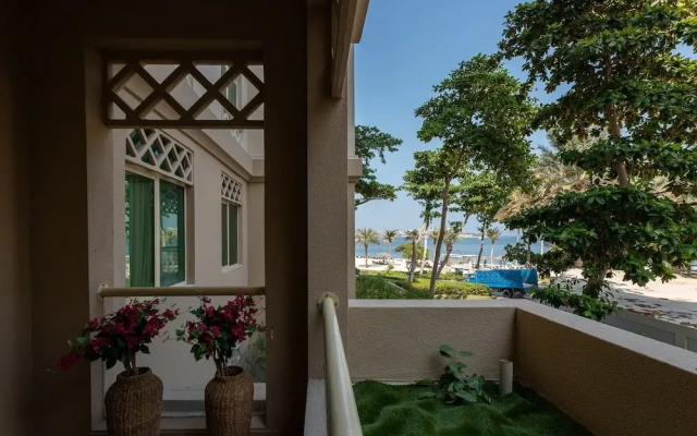 Rustic Palm 1BR w Beach Access