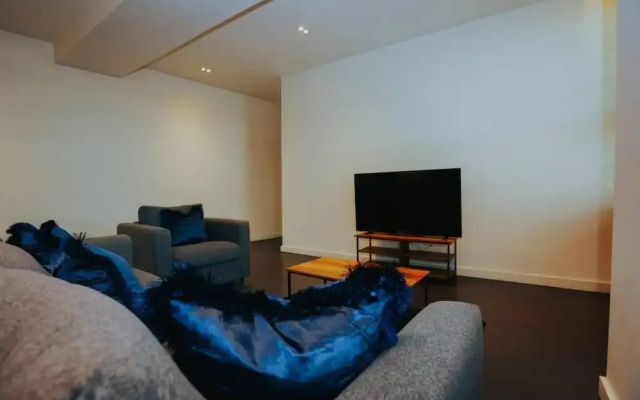 The Nichols Building Spacious 3-bedroom Apartment