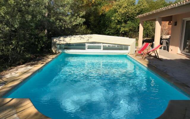 06D - Appartement spacieux avec terrasses, jardin et piscine