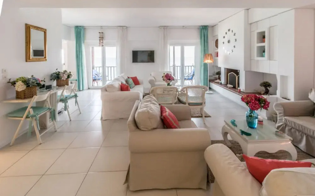 Agios Ioannis Luxurious Beachfront Apt