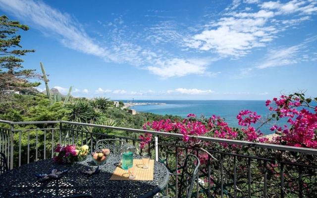 6- Lovely Apartment in Front of the sea