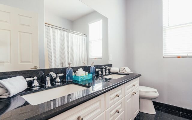 Swaying Leaf by AvantStay