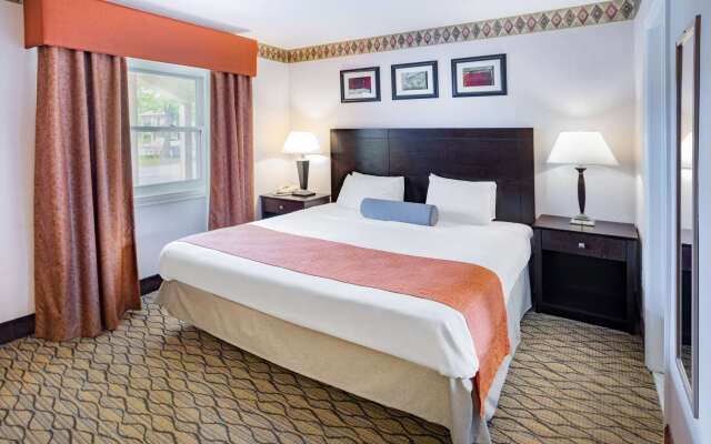 Howard Johnson by Wyndham Lenox