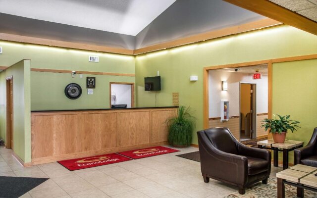 Coratel Inn & Suites By Jasper River Falls