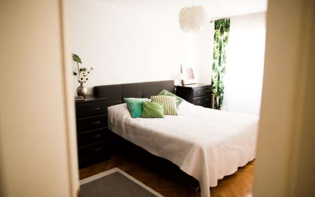 Cozy apt Within Walk Distance to Center and Beach