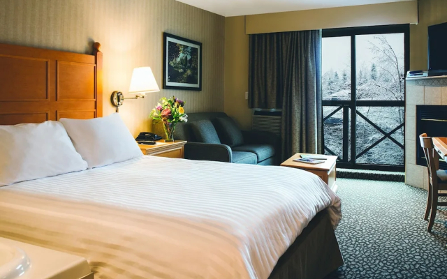 Pinnacle Hotel Whistler Village