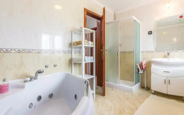 Holiday House with Pool Marika