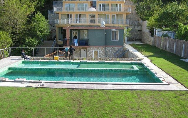 Apart Hotel "Eden"