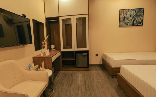 Golden Hotel 2