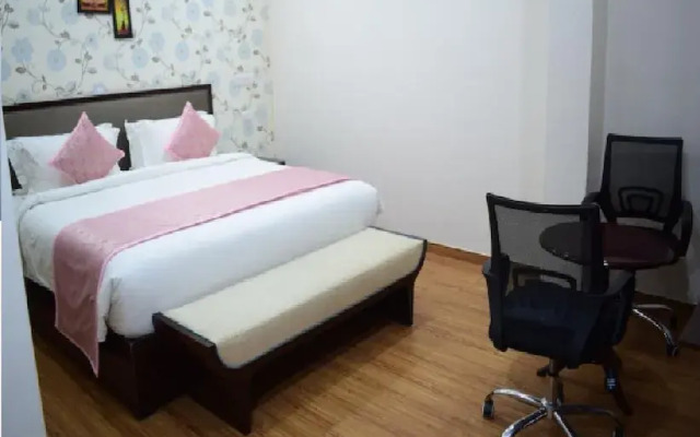 Hotel Naveen Continental @ 2Minutes Walk From Zero Road Bus Stand