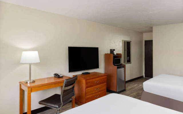 Super 8 by Wyndham Roseburg