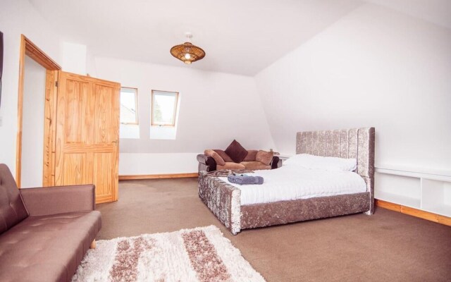 Threeways Retreat With Heated Swimming Pool