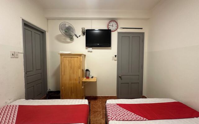 OYO 75466 13 Coins Bang Yai Hotel