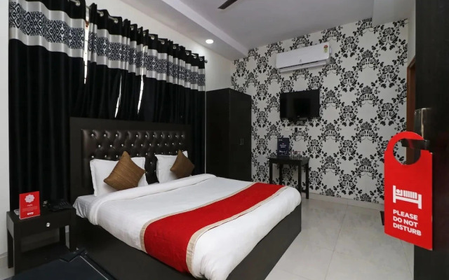 Gold Star Suits By OYO Rooms