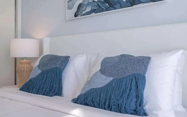 Beachfront - Palm Views & Private Beach