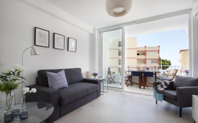 Hip & Cozy 2 room apt