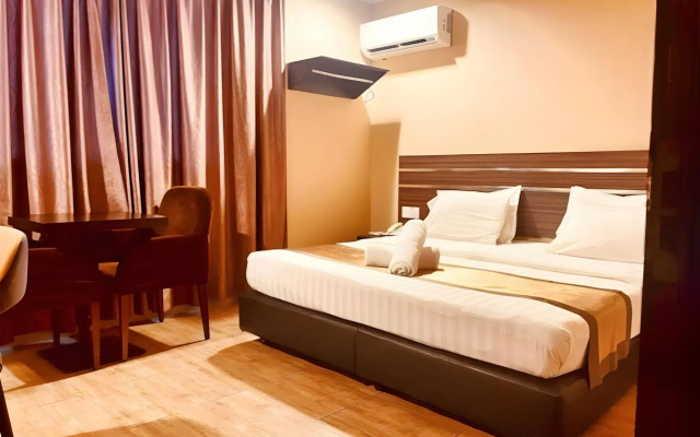 Goldenhill Hotel