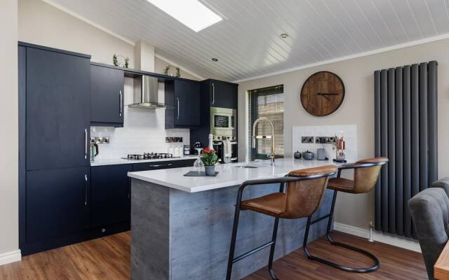 Dewin Bach - Luxury Lodge Hot Tub Close to Beach