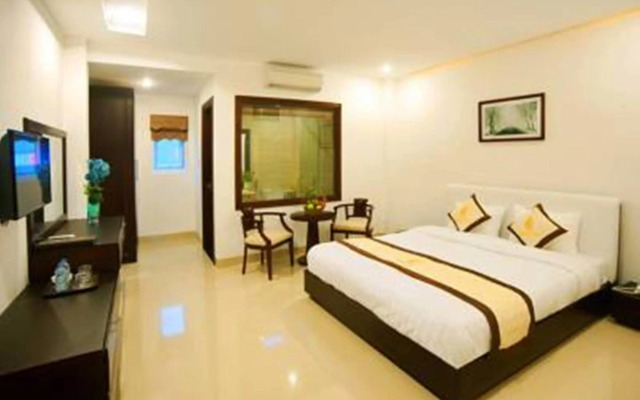 Riverside Hotel