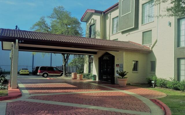 Red Roof Inn & Suites Houston - Hobby Airport