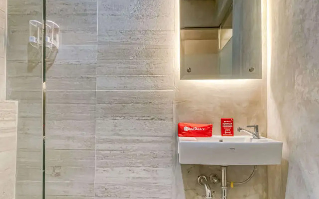 Urbanview Caverna Gandaria by RedDoorz