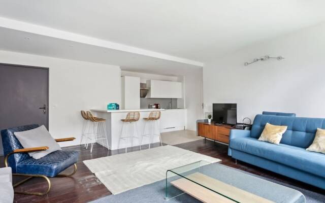 Modern Cosy 1-Bed Apartment Sleeps 6, in Paris