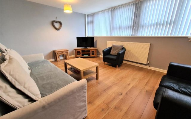 3 Bedroom Apartment Coventry - Hosted by Coventry Accommodation