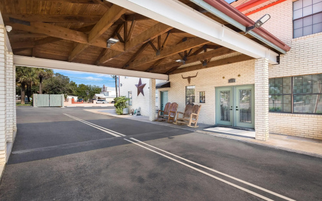 Super 8 by Wyndham Fredericksburg