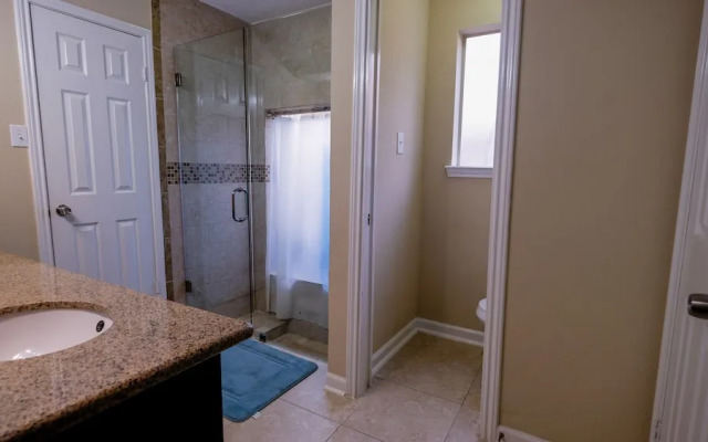 3Bdrm 2.5Bath 6Beds - Pool House