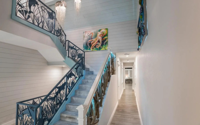 Snook Lookout - 211 Oak Ave
