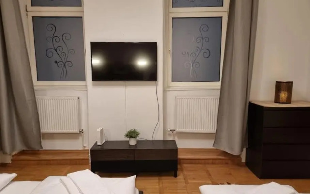 Sissi Royal Suite - Inner City 4 bedroom apartment