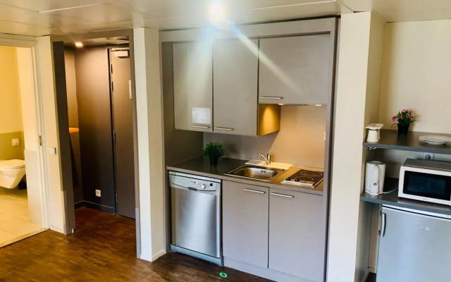 Standing Hotel Suites