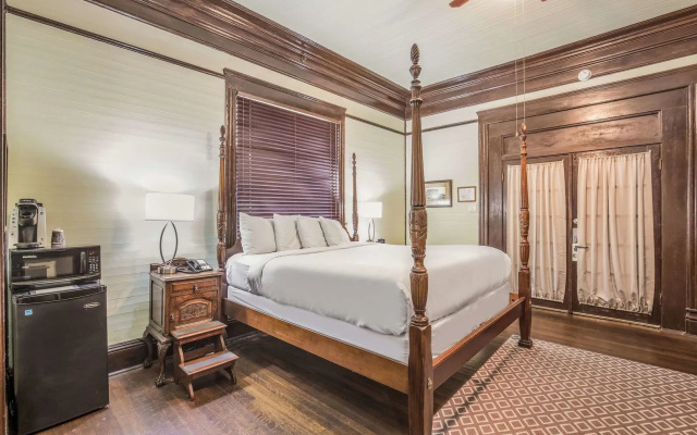 Coombs Inn & Suites