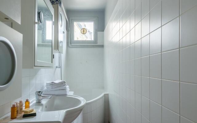 Veeve - Muted Beauty in Batignolles